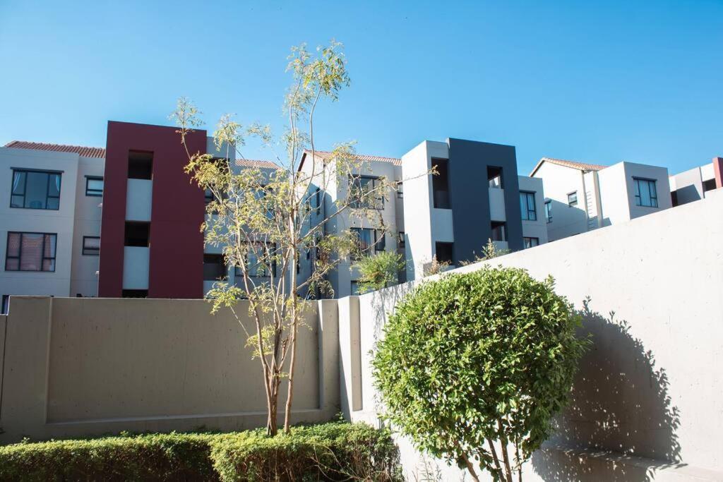 Elegant Two-Bedroom Apartment Sandton Exterior photo